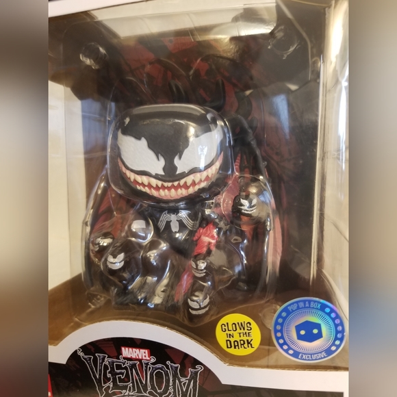 Funko pop! # 965 Marvel Deluxe Venom on Throne "Venom" GITD PIAB exclusive - Picture 7 of 8